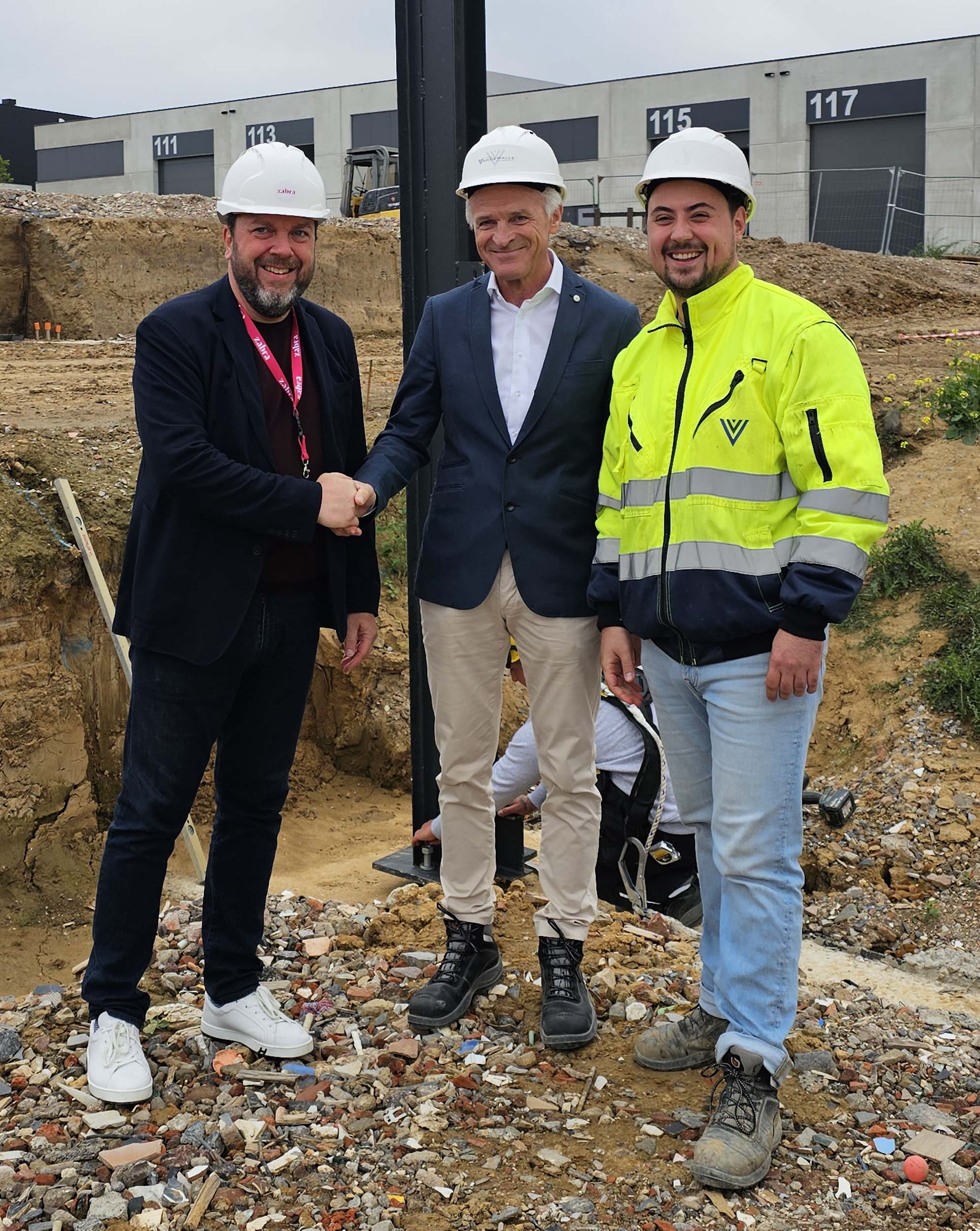 Startschot voor fase 3: symbolische eerste kolom staat recht in Business Park Aero