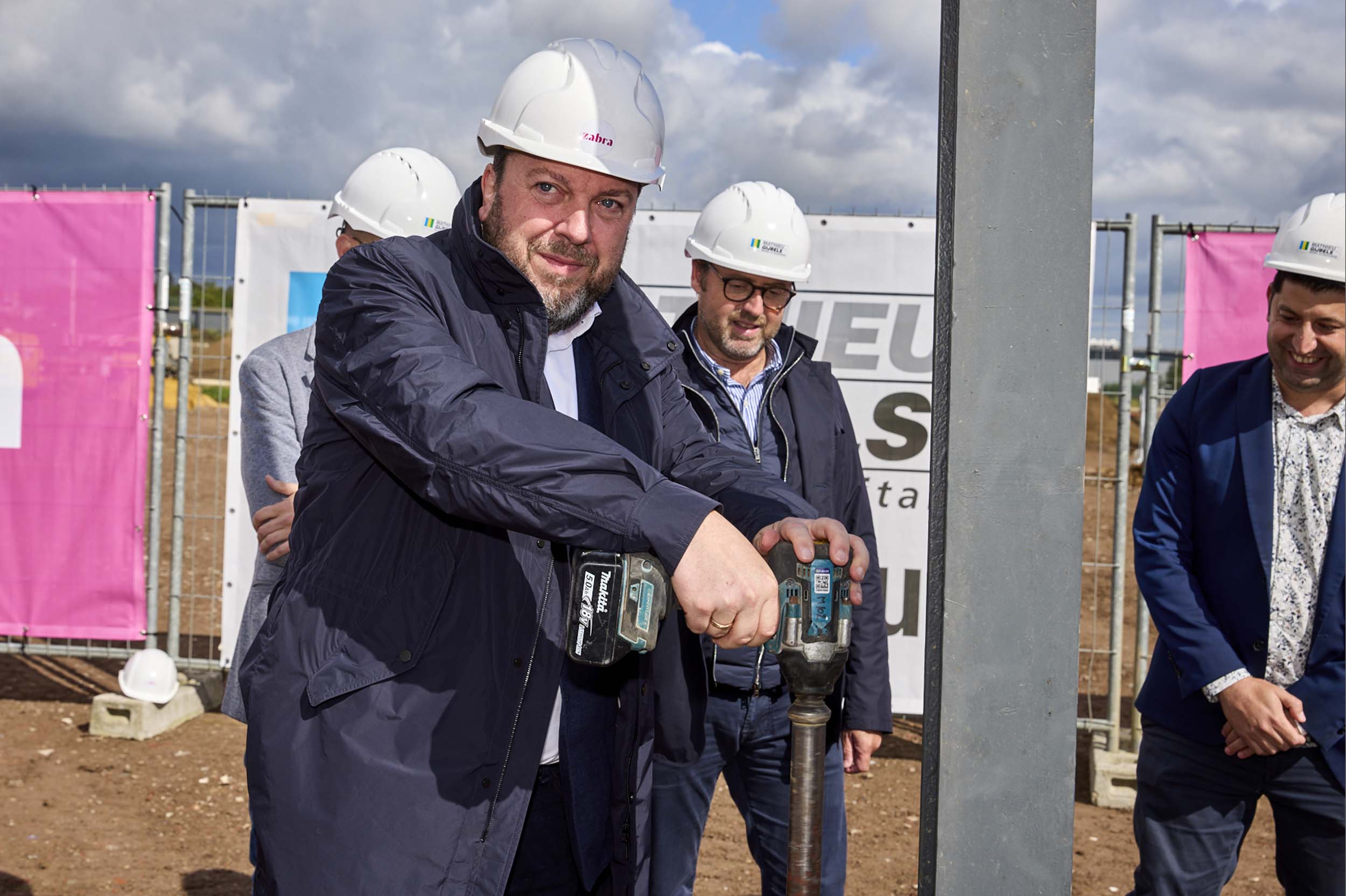 Eerste kolomzetting Business Park Awans 