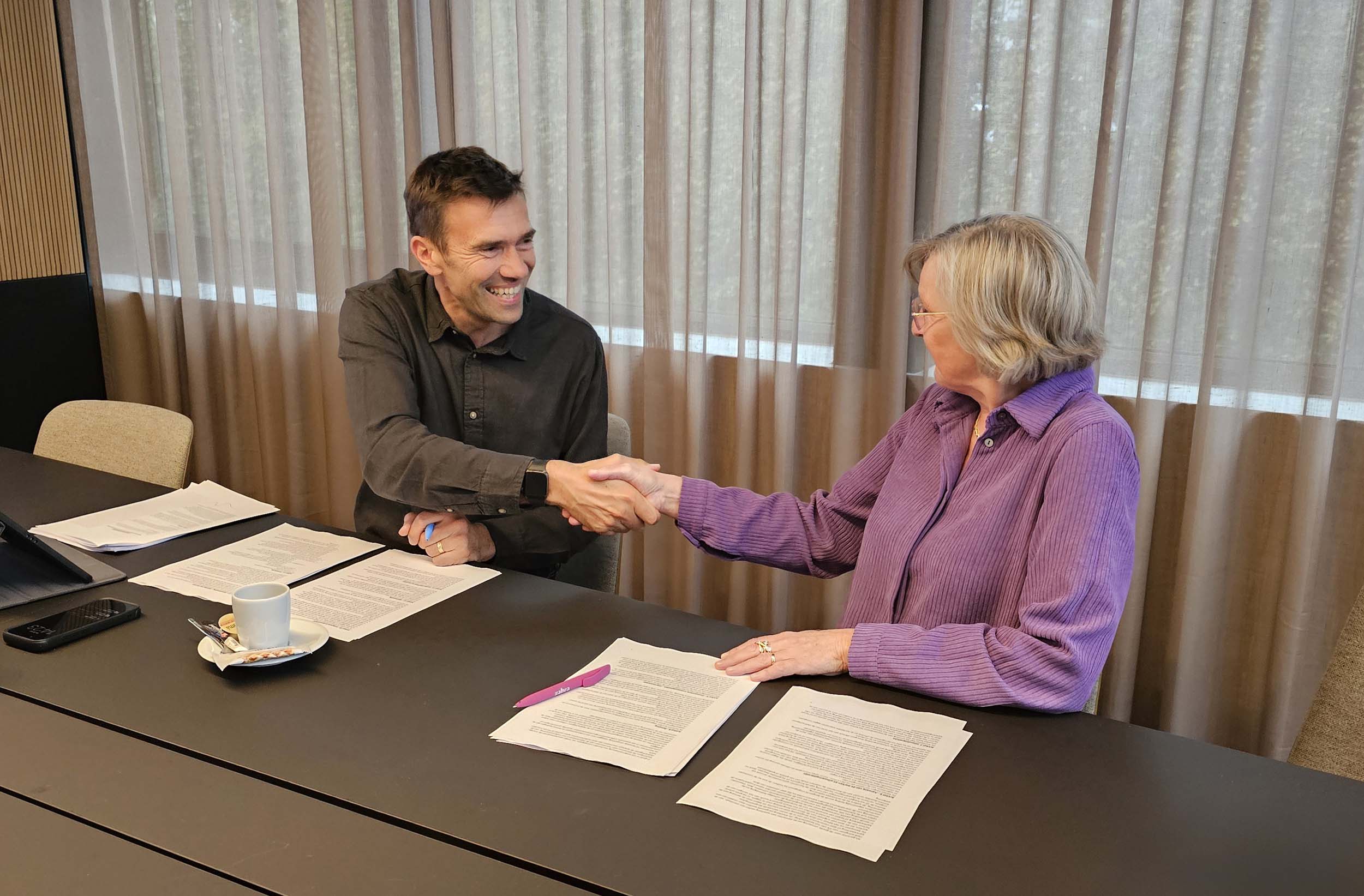 Handshake Ondertekening Contract Blom Aanneming